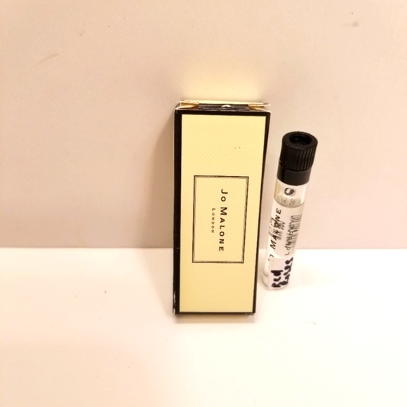 ✅1 Jo Malone Red Roses 0.05/1.5 ml NON-Spray sample/travel - Picture 4 of 7
